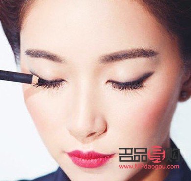 <h3>眼睛内双的女生可以做双眼皮手术吗？</h3>