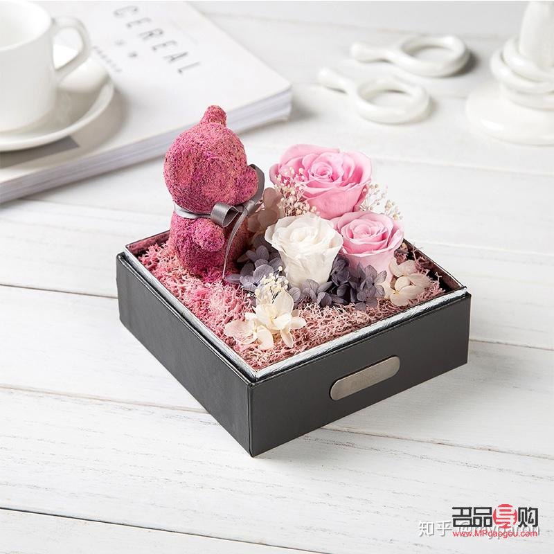 跟女的见面送啥礼物(跟女的见面送啥礼物好)