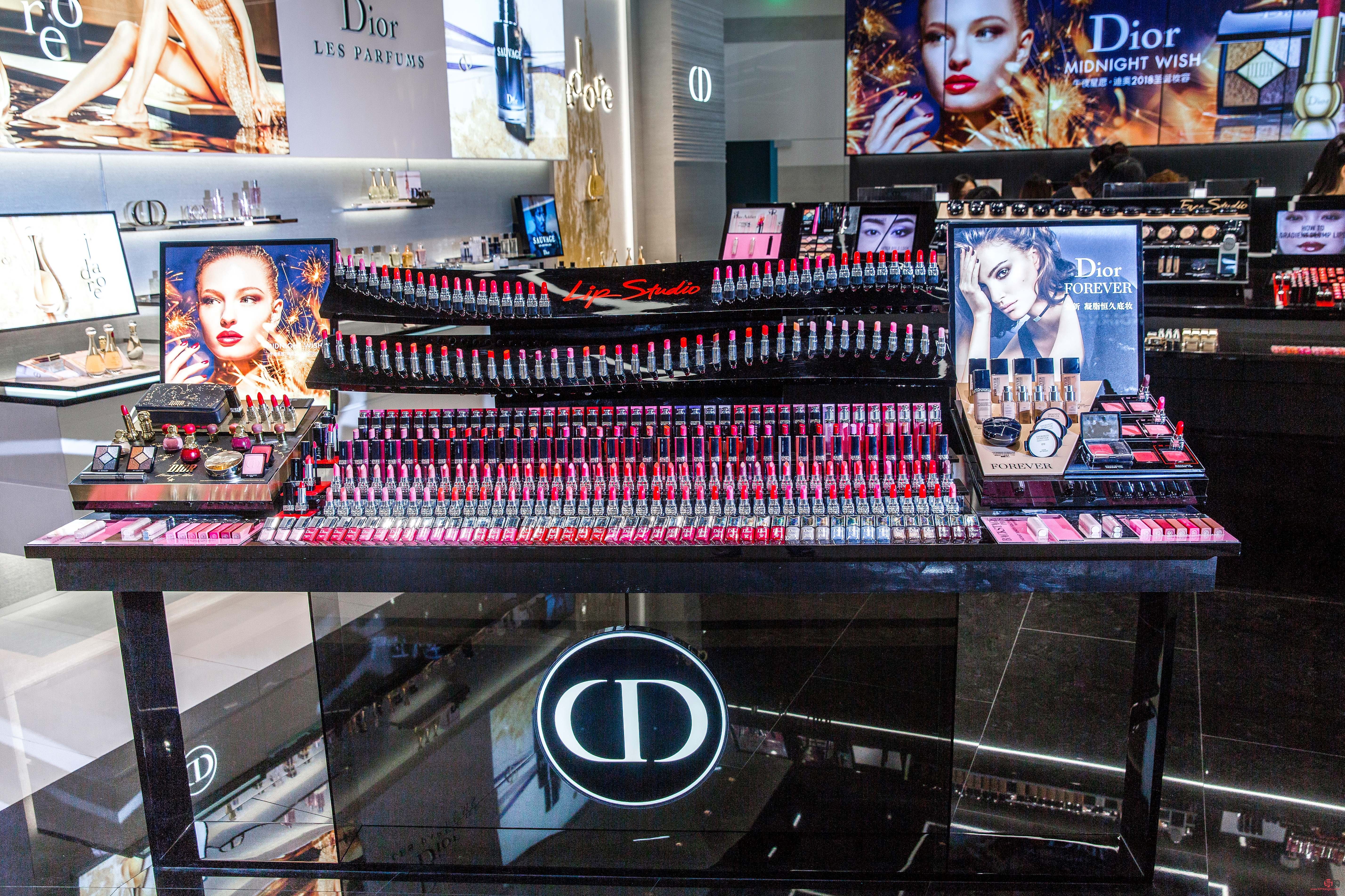 画彩妆灯光怎么打(画彩妆灯光怎么打出来)