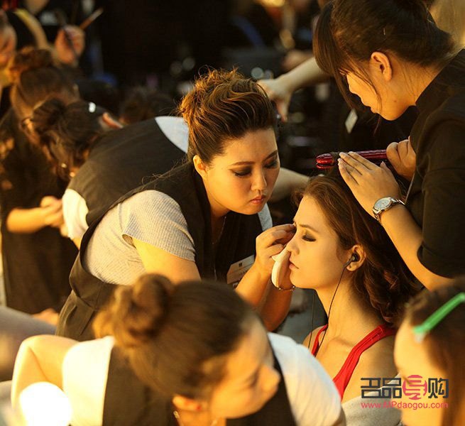 <h3>开启美丽之旅，探寻美容化妆学习圣地</h3>