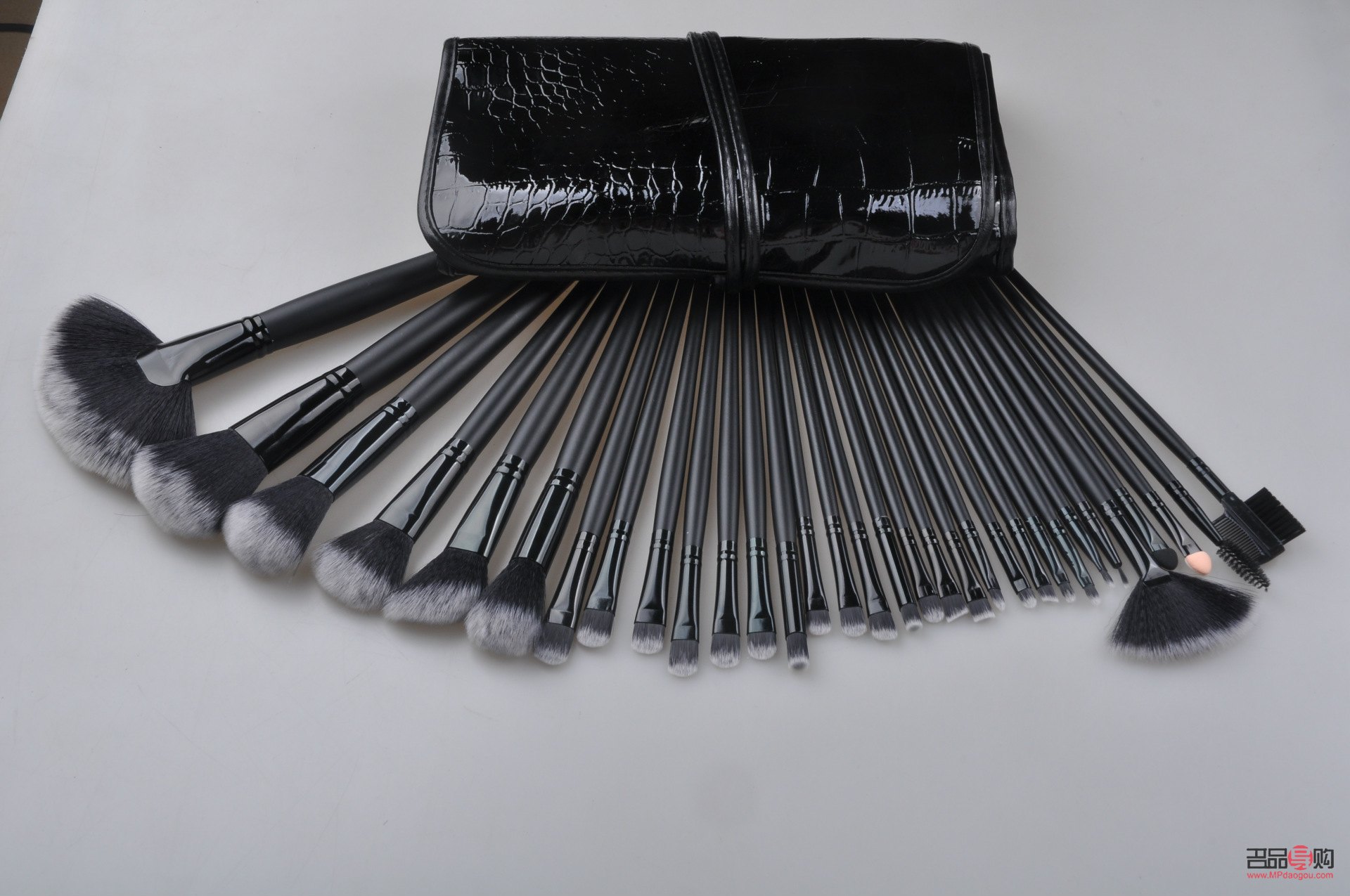 怎么自制彩妆刷(怎么自制彩妆刷子)