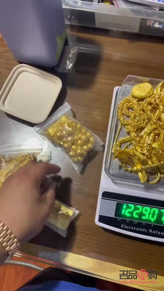 为什么金店不收银行金条(为什么金店不收银行金条呢)