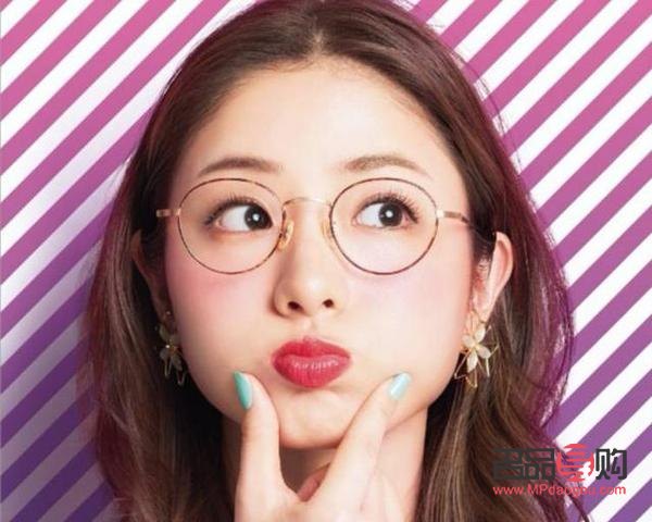 眼镜彩妆怎么化