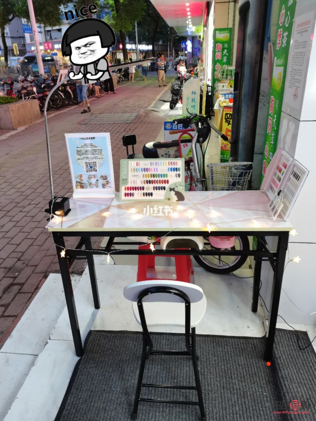 彩妆摆摊怎么摆(彩妆摆摊怎么摆好看)