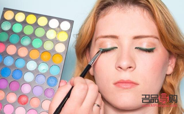 <h3>彩妆小贴士：如何画出完美妆容</h3>