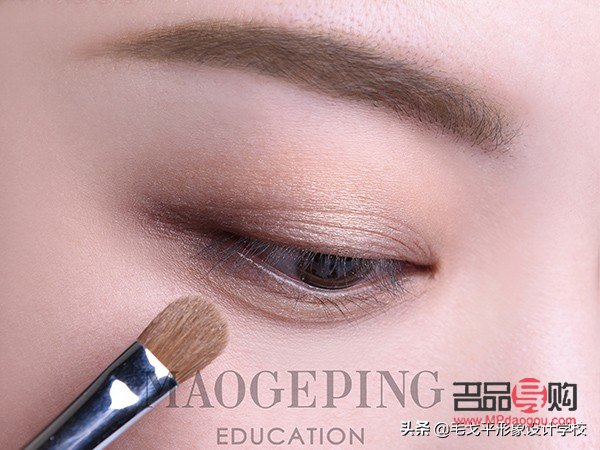 下眼影画法(下眼影画法图) 下眼影画法(下眼影画法图)