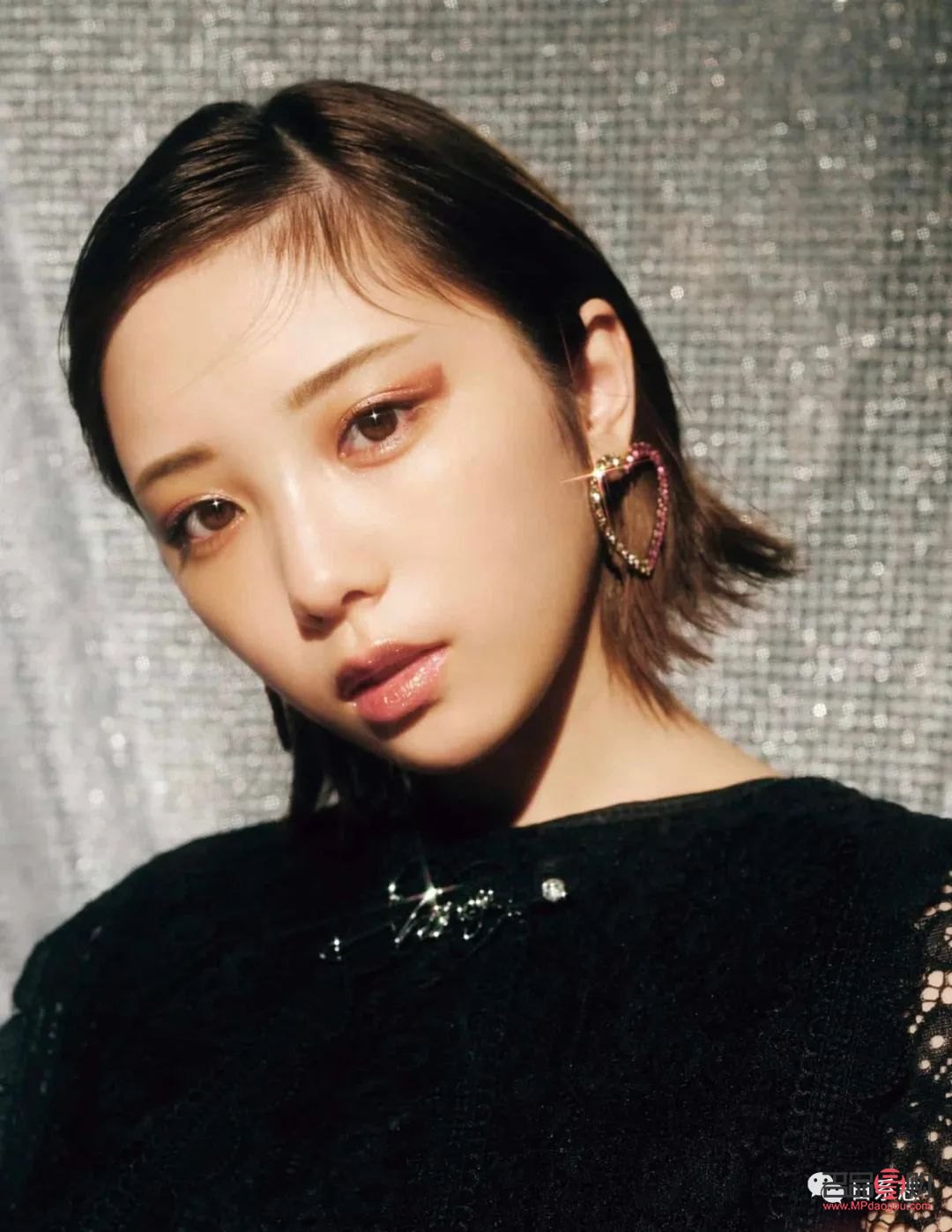 <h3>探索自然彩妆之魅力：打造清新脱俗的日常妆容</h3>