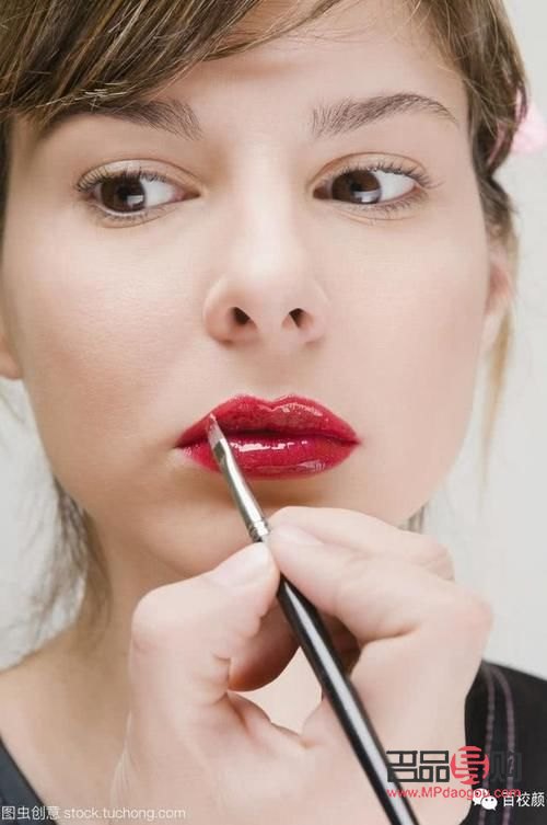 怎么区分唇部彩妆(怎么区分唇部彩妆真假)