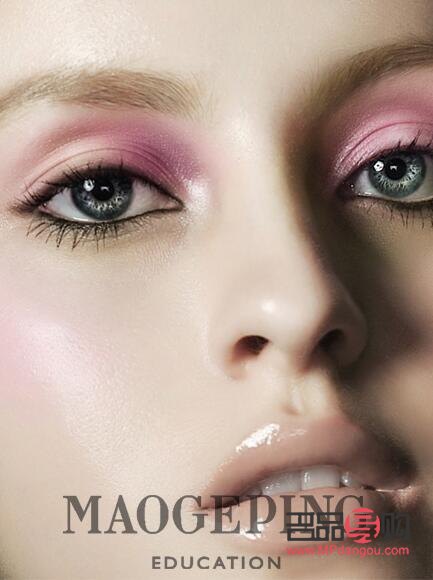 <h3>彩妆误区大揭秘：如何避免把彩妆画丑</h3>