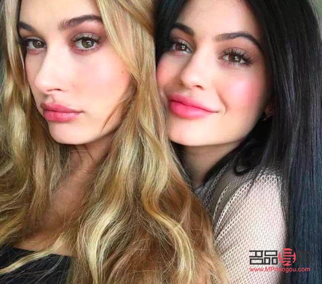 <h3>彩妆新手必学：如何正确画彩妆</h3>