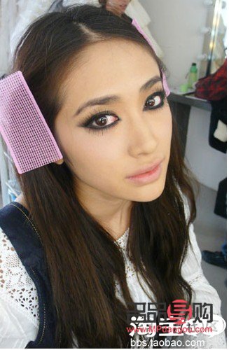 <h3>萌妆彩妆：打造可爱迷人的妆容新风尚</h3>