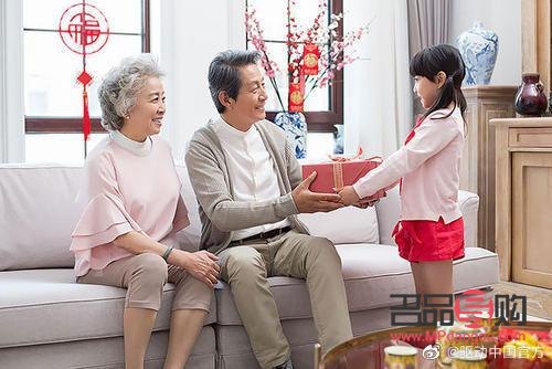 除夕送长辈礼物是否适宜？