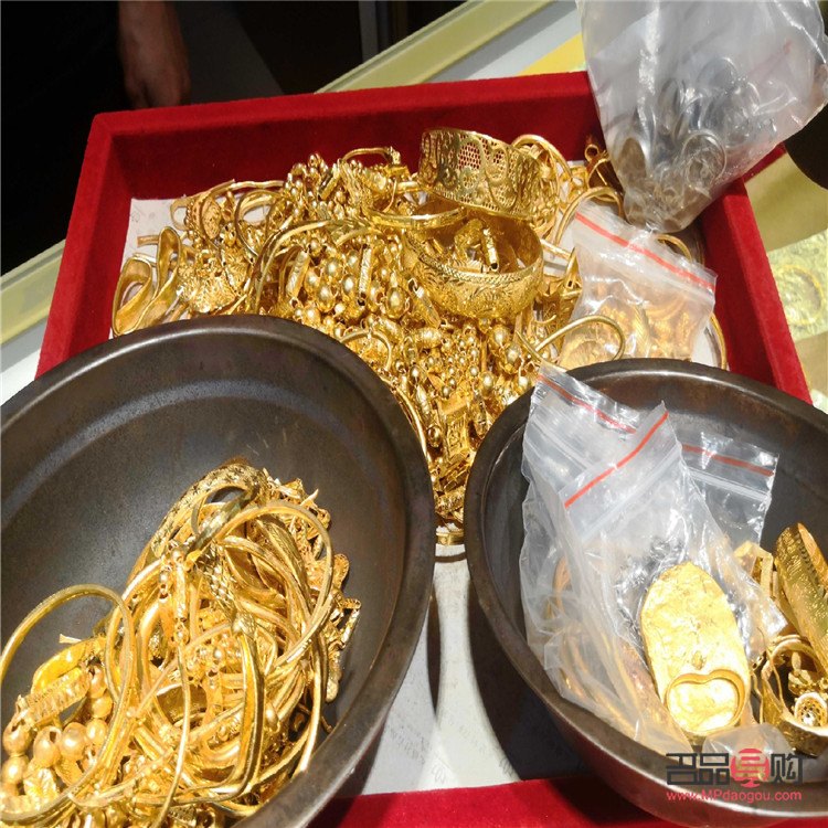 金店买的金表是纯金吗(金店买的金表是纯金吗多少钱) 金店买的金表是纯金吗(金店买的金表是纯金吗多少钱)