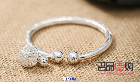 <h3>金店银首饰价格探究：一克银饰究竟多少钱？</h3>