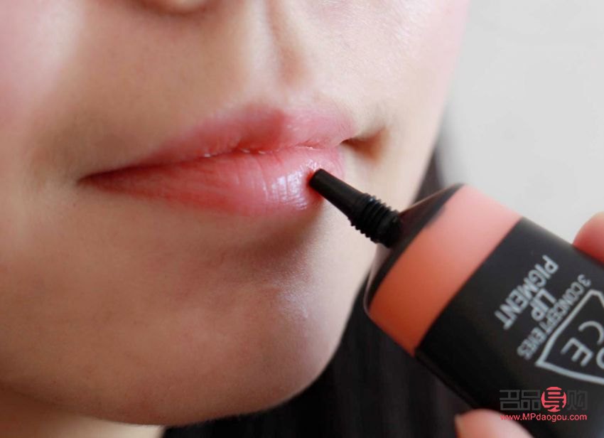 <h1>彩妆达人教你如何刷彩妆，轻松掌握化妆技巧</h1>