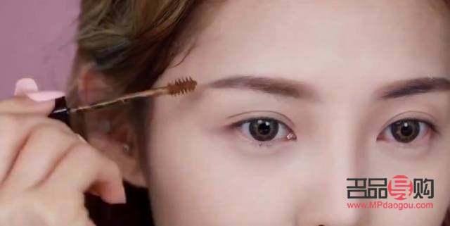 彩妆上妆全攻略：打造完美妆容的步骤与技巧