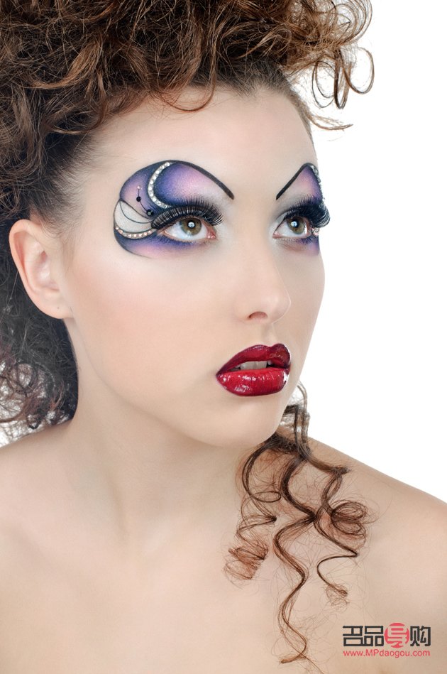 女性怎么选择彩妆(女性怎么选择彩妆品牌)