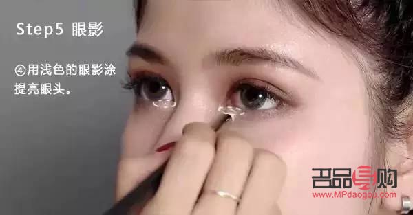 彩妆新手必学：如何正确画彩妆