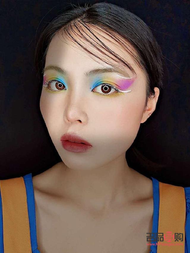 夏天彩妆怎么涂(夏天彩妆怎么涂好看)