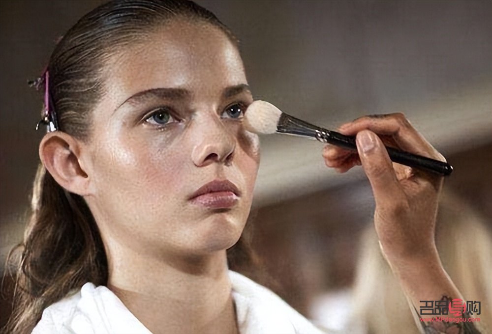 <h3>彩妆防氧化全攻略：守护美丽，延长妆容寿命</h3>