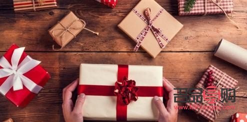 女生送的礼物怎么夸他(女生送的礼物怎么夸他好)