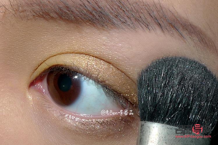 彩妆眼影怎么洗掉(彩妆眼影怎么洗掉干净)