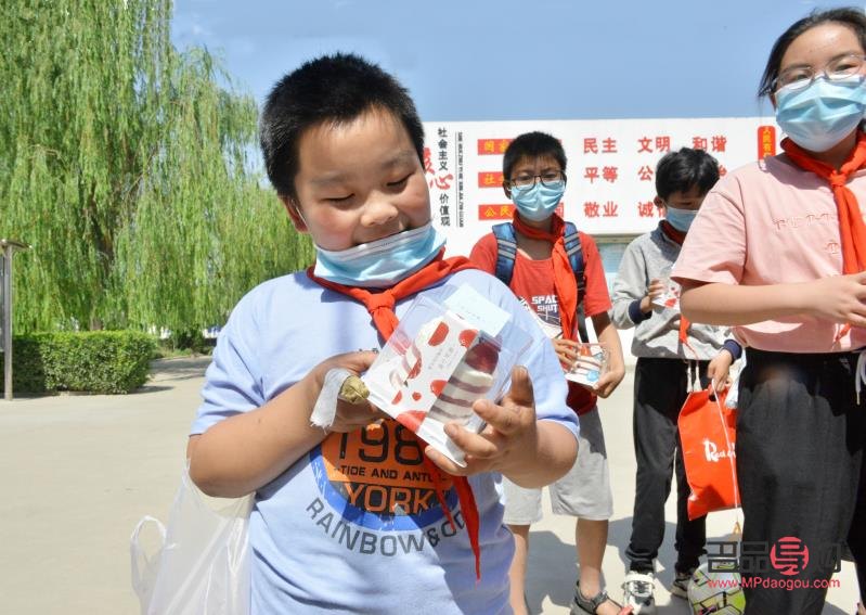 朋友分别送什么礼物好(朋友分别送什么礼物好女生)