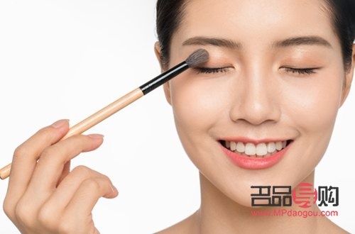 新手画眼妆必备化妆品清单