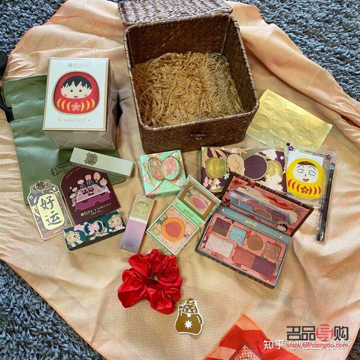 <h3>男生给女生寄什么礼物？一份细致入微的礼物指南</h3>