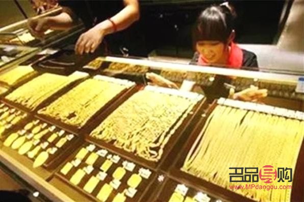 买金条去金店自己打镯子好么(买金条去金店自己打镯子好么吗)