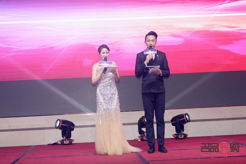 送主持人什么礼物好(送主持人什么礼物好女生)