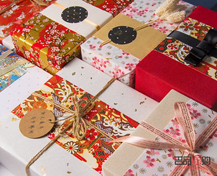 用包装纸包装礼物的艺术