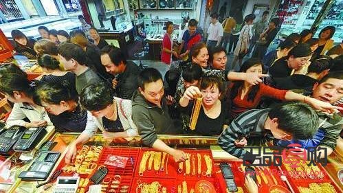 探究银行黄金价格较金店更为亲民的原因