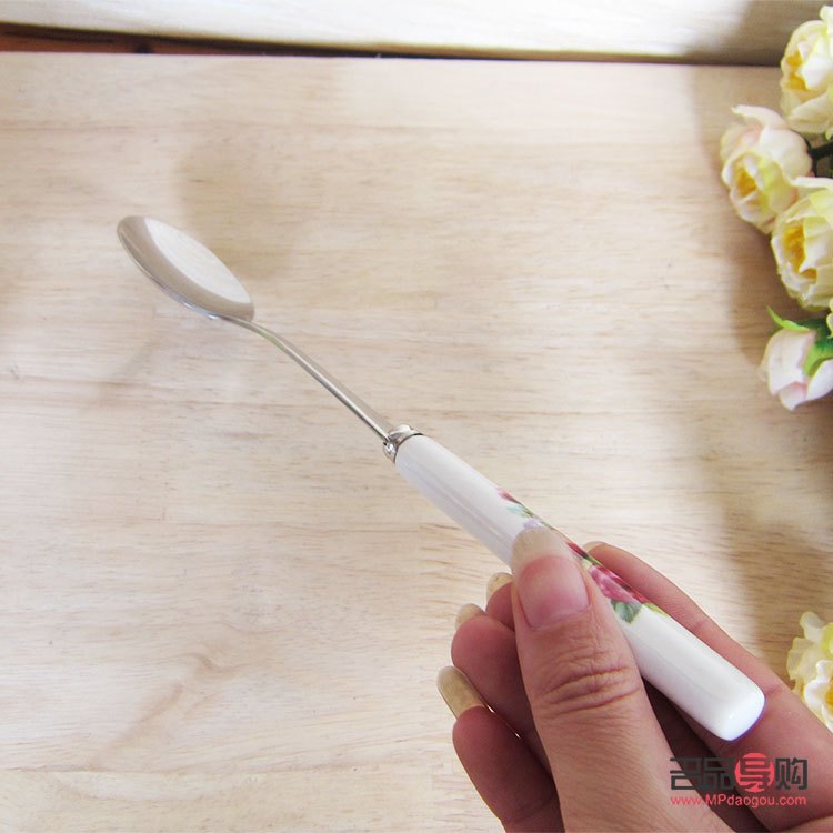 如何用饭匙做美容(如何用饭匙做美容视频)