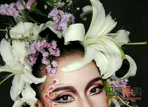 平时彩妆怎么选择(平时彩妆怎么选择颜色)