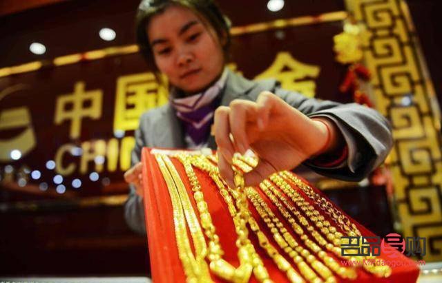 <h3>黄金回收:选择金店还是银行?</h3> <h3>黄金回收:选择金店还是银行?</h3>