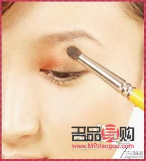 新手画眼影的技巧图解(新手画眼影的技巧图解视频)