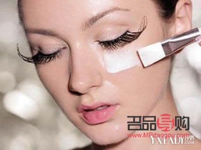 彩妆遮眼袋技巧大揭秘