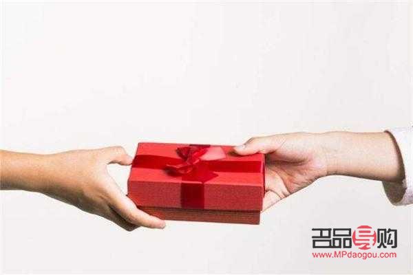 梦见送礼物什么意思(梦见送礼物什么意思周公解梦)