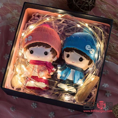 情侣情人节送什么礼物(情侣情人节送什么礼物好)