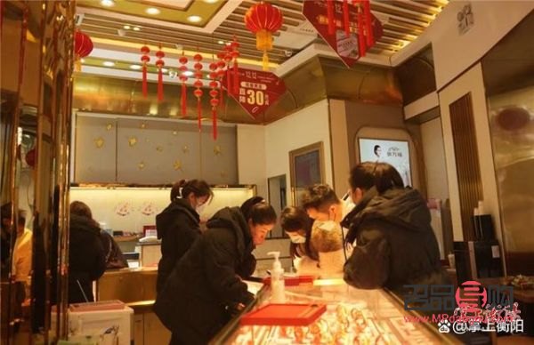 买金到银行还是金店(买金去银行买好还是金店好?)