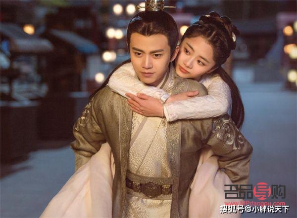 <h3>眼睛彩妆技巧大揭秘：打造迷人电眼的秘诀</h3>