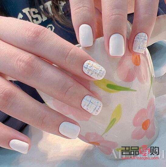 <h3>美甲美容：指尖上的艺术与时尚</h3>