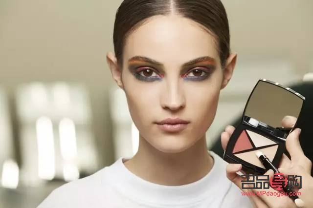 如何选择时尚彩妆(如何选择时尚彩妆品牌)