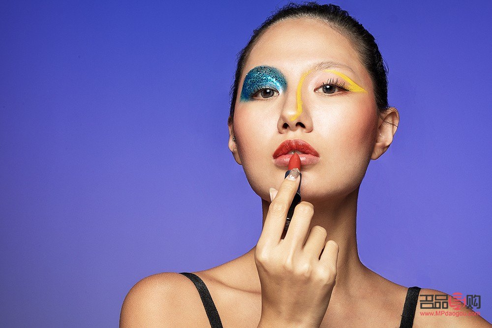 如何选择时尚彩妆(如何选择时尚彩妆品牌)