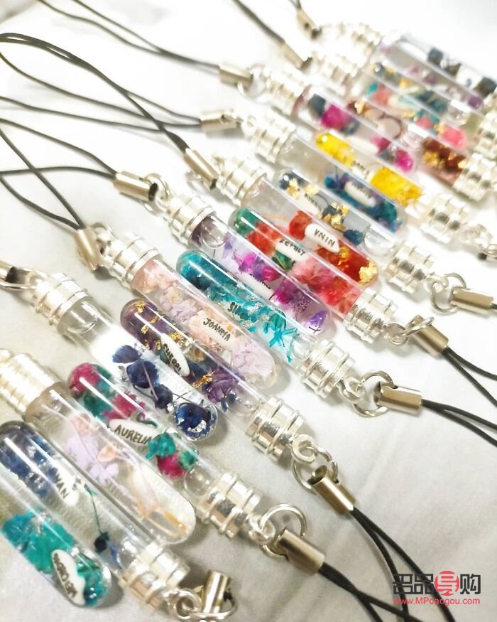 <h3>眼眶周围小米粒疙瘩的成因与应对方法</h3>