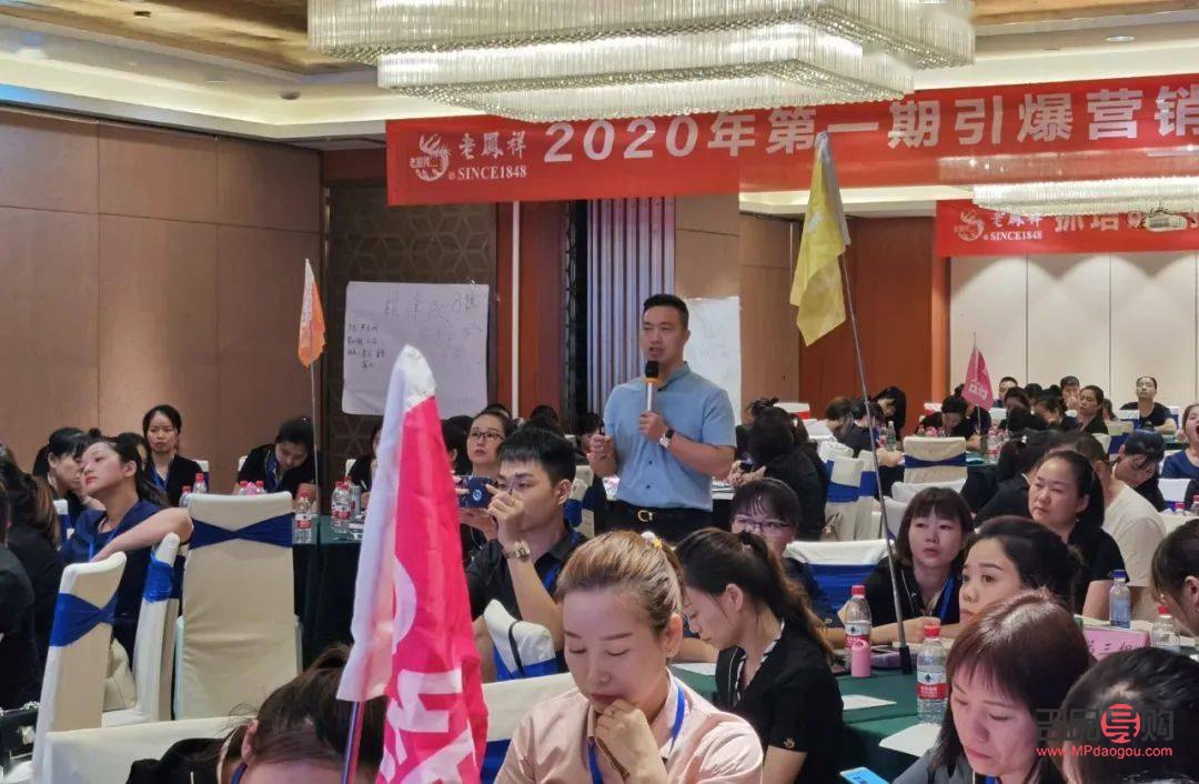 <h3>亚一金店与老凤祥：珠宝界的两大巨头，哪个更胜一筹？</h3>