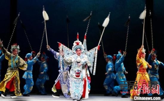 年轻人眼睛出现飞蚊症(年轻人眼睛出现飞蚊症怎么治疗)