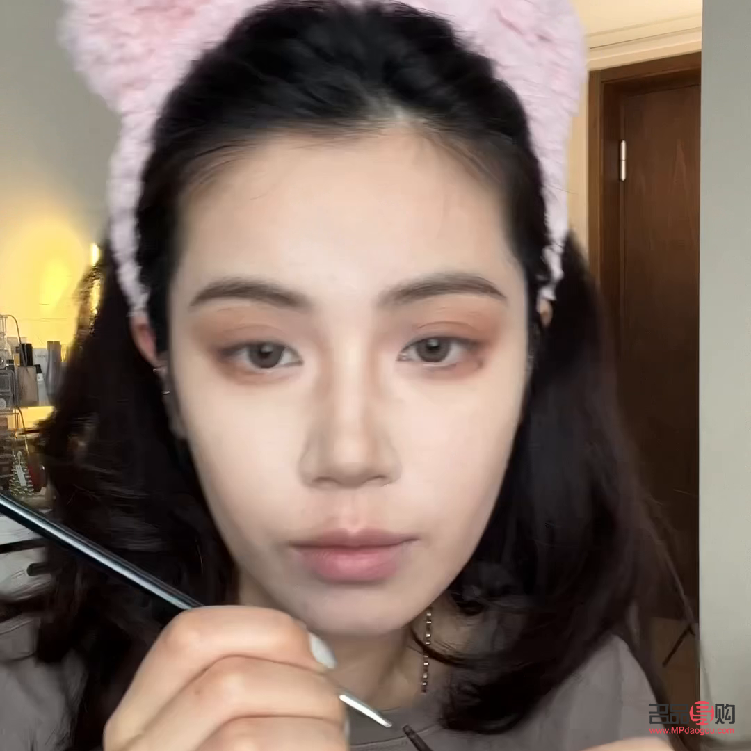 割双眼皮变难看：手术风险与审美观念的反思