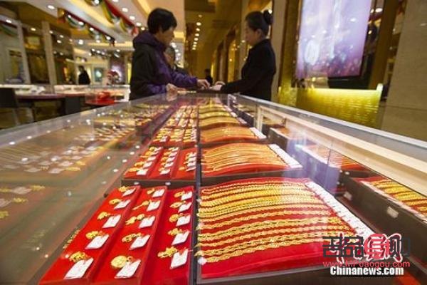 每日金店里的金价怎么确定的(金店每天价格用什么做标准)